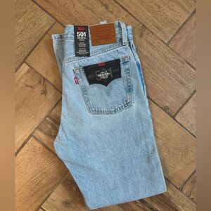 Women’s Levi’s 501 cropped 27x30 no stretch 100% cotton